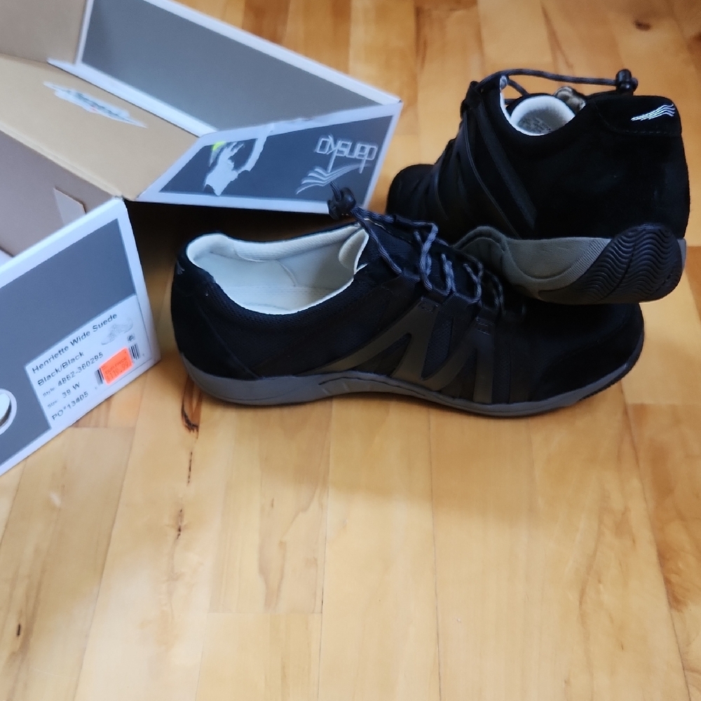 Women's Dansko Seakers, Black, Size 39W /8.5W